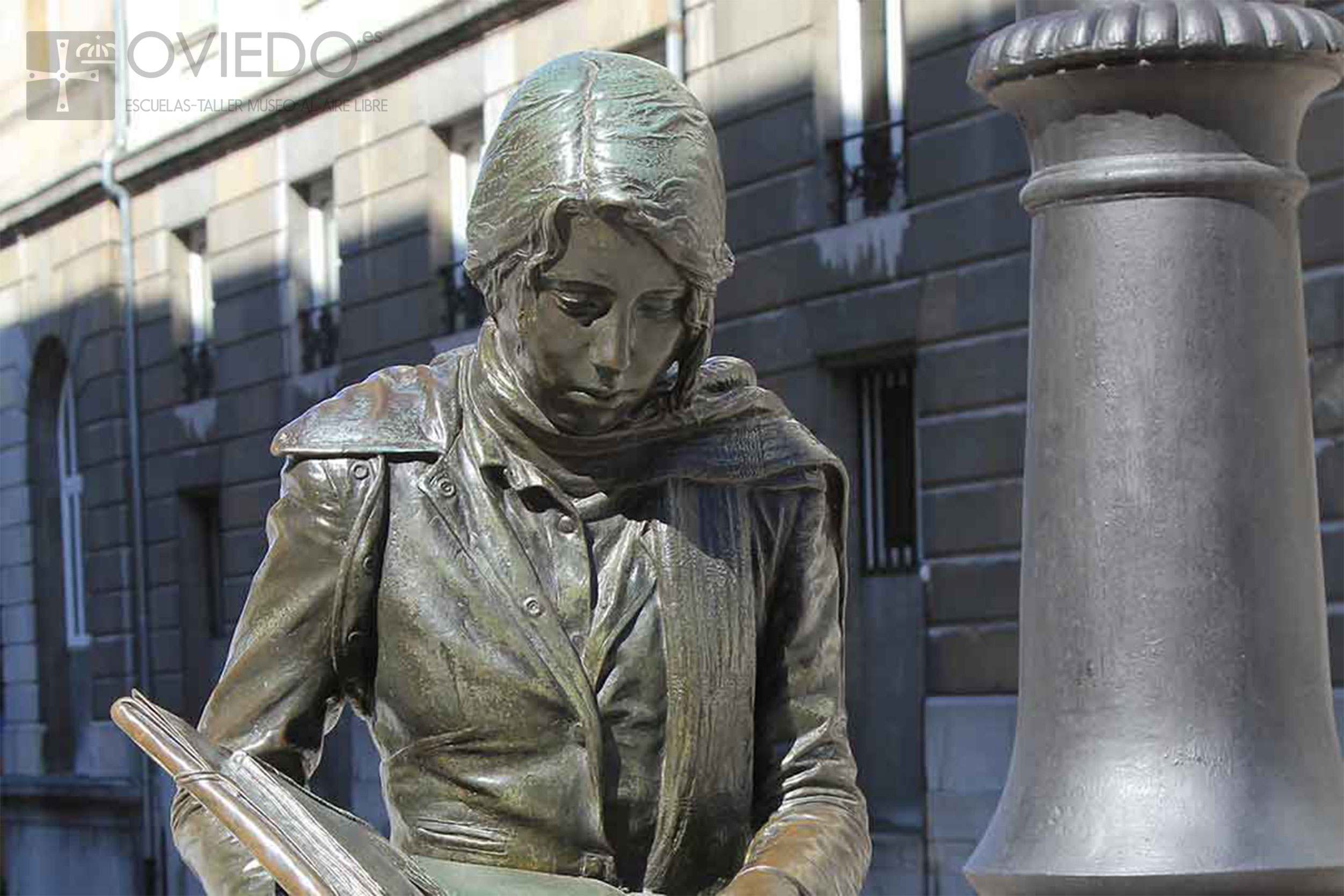 escultura Esperanza caminando
